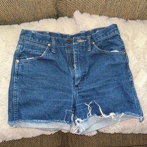 Wrangler shorts! Tag says 29 x 31 but definitely fit like a 24/25
